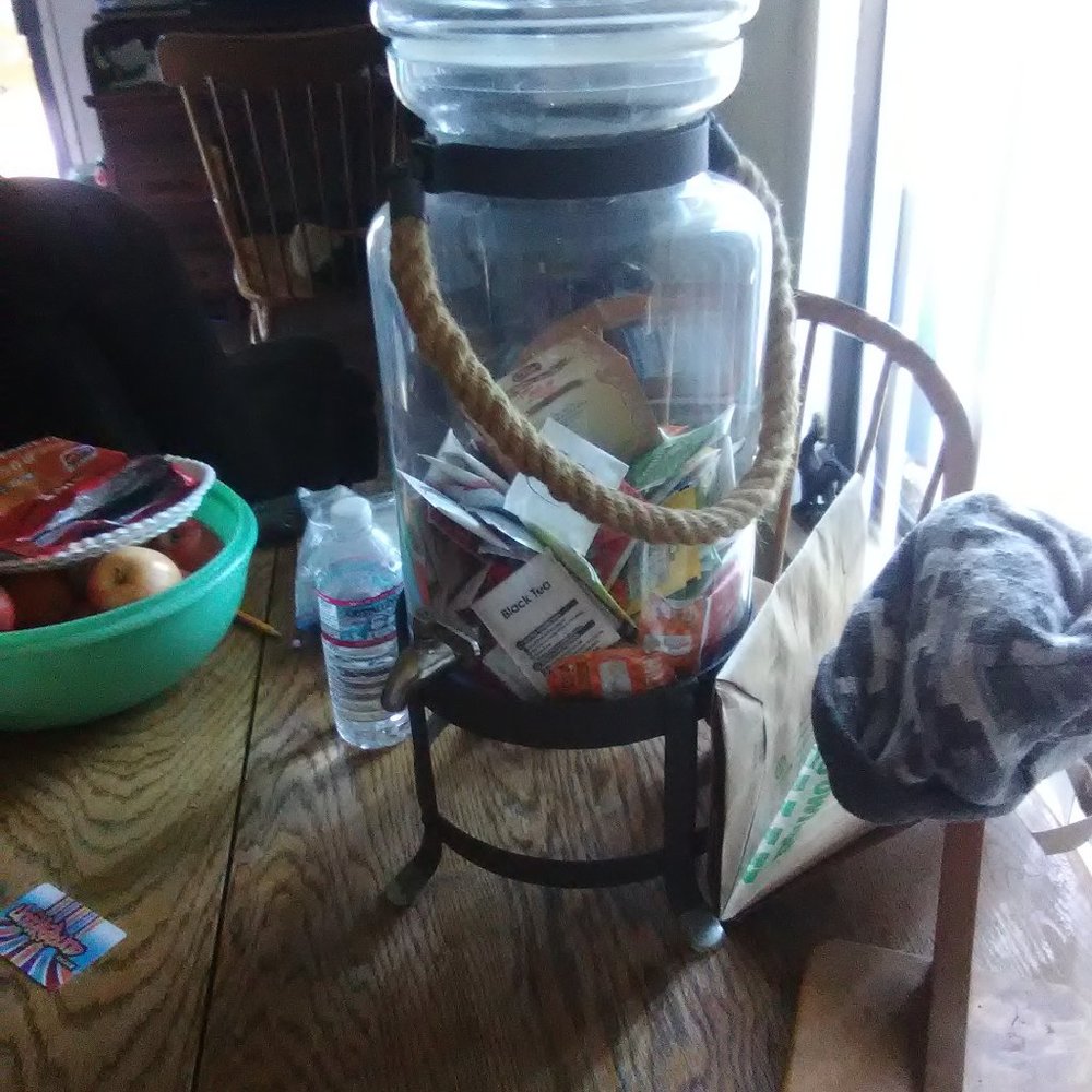 glass pitcher w/pour nob